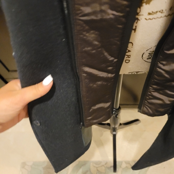 Men's Coat Buttoned Size Large Slim Fit With Zip up Liner that's Waterproof $695 - Picture 7 of 13